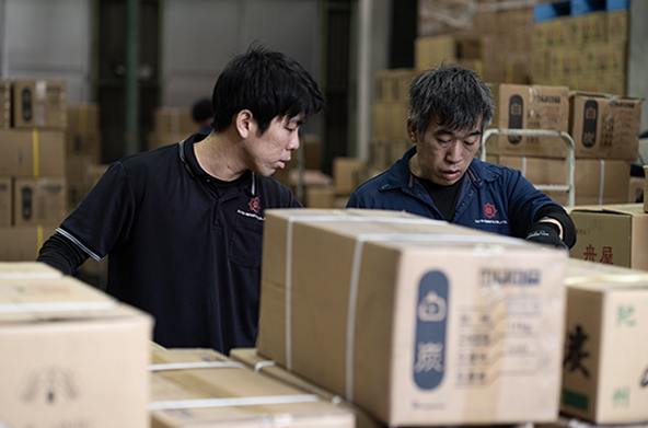 出荷作業時の打ち合わせ写真